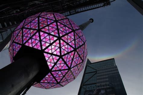 New York Ball Drop Times Square – New Yorker Tips