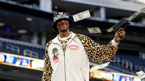 Wwe Snoop Dogg Lost Major Wwe Memorabilia During A Live Tour