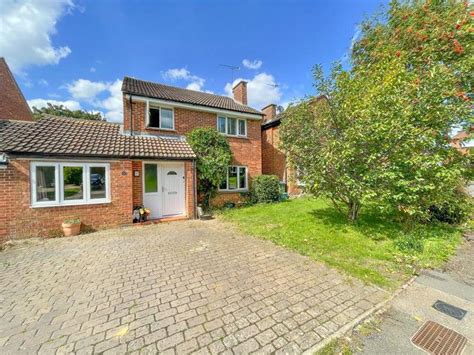 Chesterfield Crescent Leighton Buzzard Lu7 5 Bed Detached House For