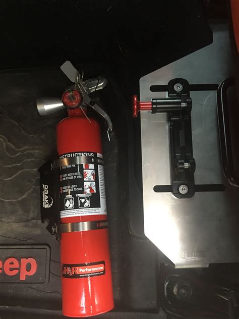 Dv8 Offroad Fire Extinguisher Mount Quadratec