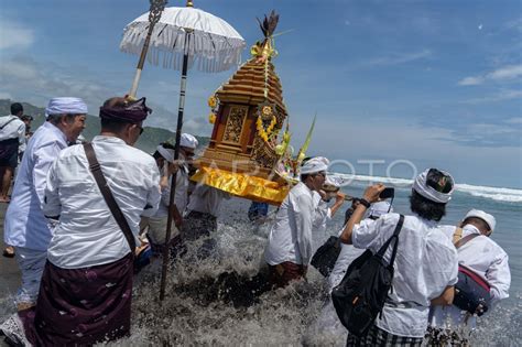 Upacara Melasti Di Pantai Parangkusumo Antara Foto