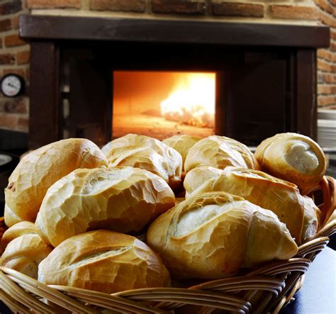 Mercado do Pão Pão quente saindo do forno