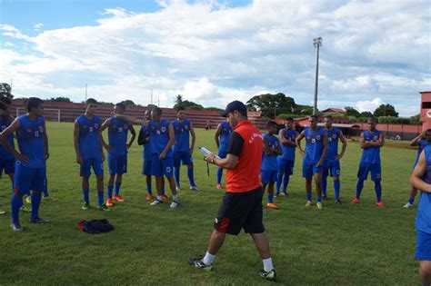 Elenco completo Águia Negra treina visando à estreia no Estadual