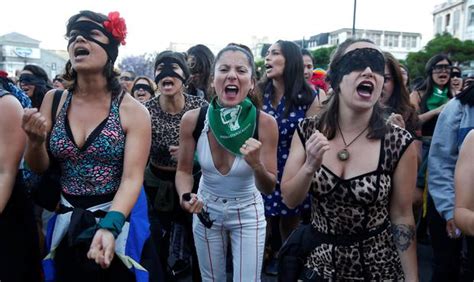 Protestas En Chile ¿quiénes Son Las Tesis El Colectivo Feminista Detrás De “el Violador Eres