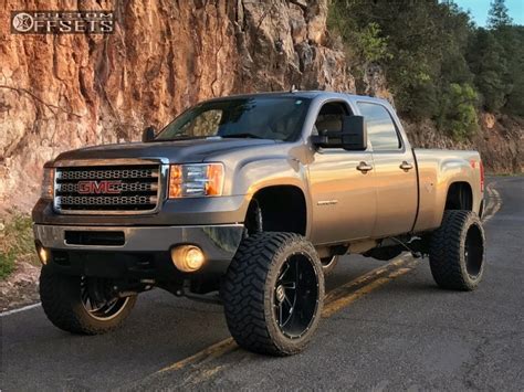 2013 GMC Sierra 2500 HD Hostile Stryker Fabtech Custom Offsets