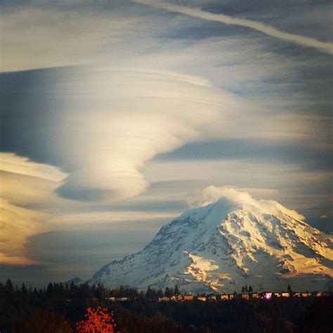 Here Is One Of The Most Dangerous Volcanoes In The World Mount Rainier