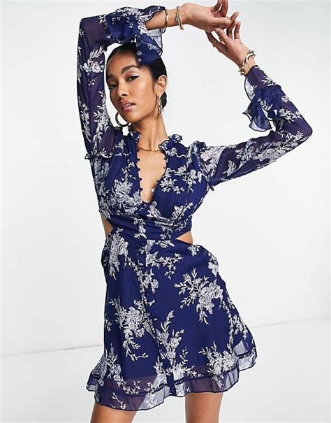 Asos Design Minikleid In Navy Geblümt Mit Rüschenverzierung Und