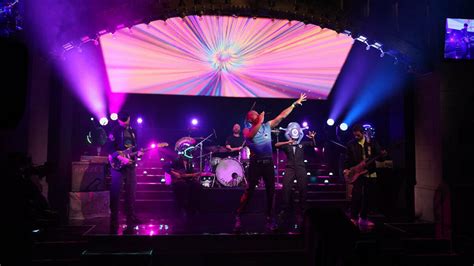 Coldplay Take On Fan Favorite During Emotional Snl Performance Iheart