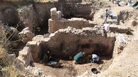 Antiocheia Antik Kenti nde Roma dönemine ait odalar ve sunu kapları bulundu