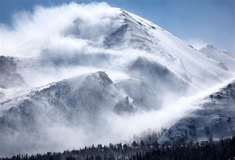 Record snowfall buries California mountain town - ABC News