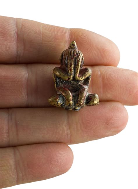 Amulette Phra Pidta Thai Talisman de Bouddha aux yeux fermés 2506