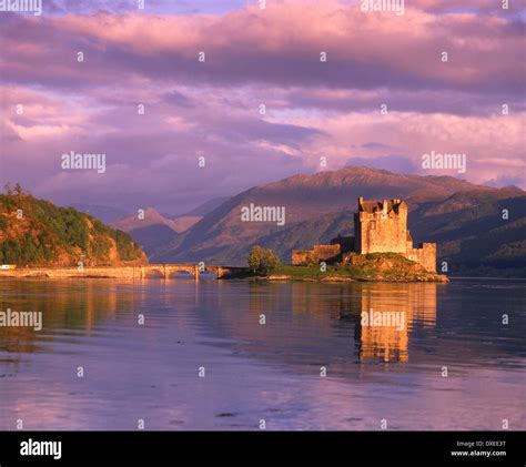 Evening light strikes Eilean Donan castle, Loch Duich Stock Photo - Alamy