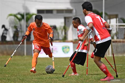 Kompetisi Sepak Bola Amputasi Pertama Di Indonesia ANTARA News