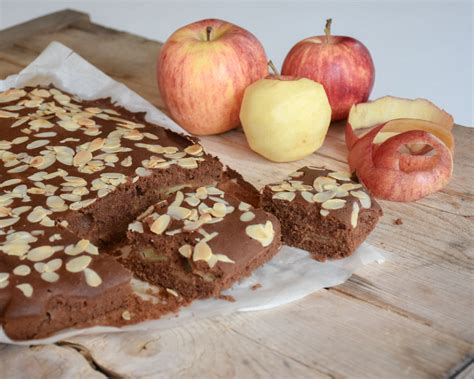 Oma S Einfacher Schokokuchen Mit Apfel