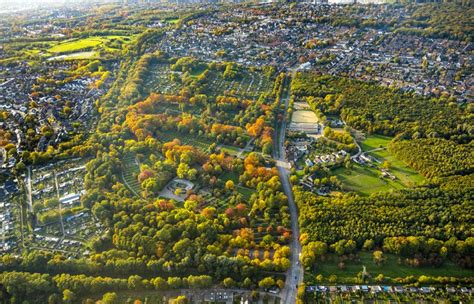 Bottrop Aus Der Vogelperspektive Herbstluftbild Grabreihen Auf Dem