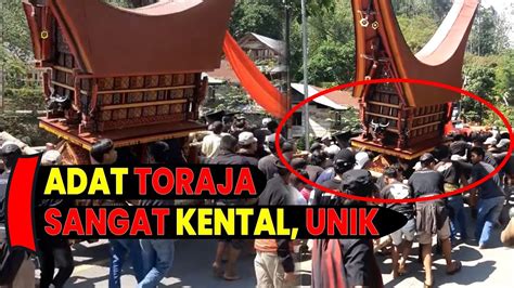 Salah Satu Prosesi Di Acara Rambu Solo Di Tana Toraja Berlangsung