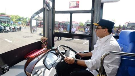 Foto Jadwal Operasional Bus Listrik Merah Putih Layani Delegasi Ktt G