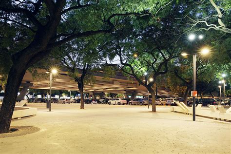 Solução de iluminação urbana transforma a Praça do Fonte Nova Schréder