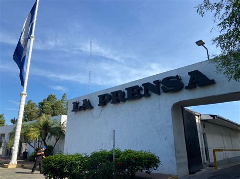 Police Storm Nicaraguas La Prensa Daily Hold Its Workers Confidencial