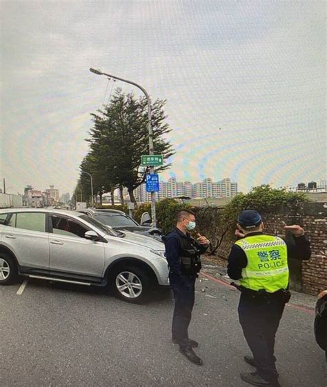 怎麼開的？高雄賓士逆向行駛撞上休旅車 駕駛受傷 高雄市 自由時報電子報