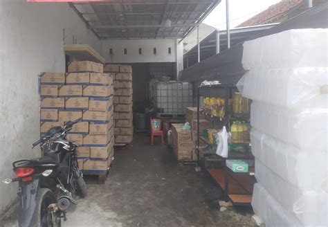 Gudang Penimbunan Minyak Makan Curah Tanpa Izin Dan Resahkan Warga