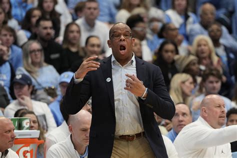 What Hubert Davis said after UNC dominates Syracuse - Yahoo Sports