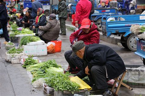 为什么年轻人宁愿去超市买菜，也不买路边老人的菜？看这5个原因 哔哩哔哩