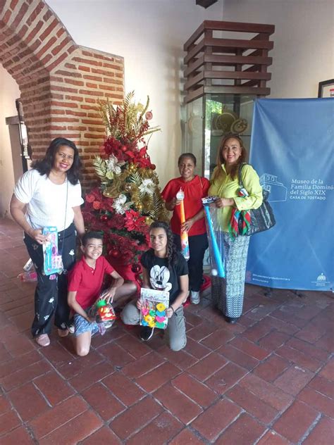 Museo de la Familia Dominicana participa en entrega de juguetes a niños