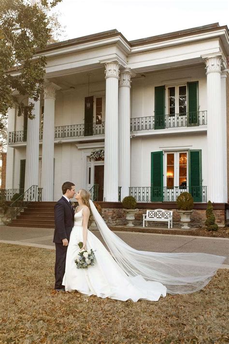 Modern Southern Wedding | Riverwood Mansion | Enchanted Florist