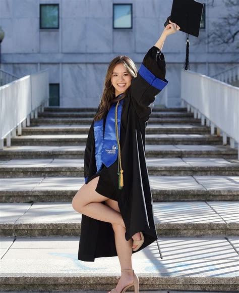 Pin By Raily Bendezu Taipe On Mio Graduation Photography Poses Graduation Outfit Graduation