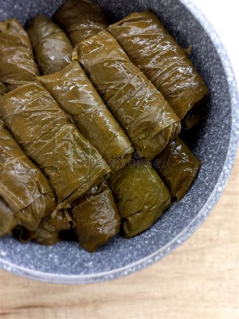 Para La Cena Hojas De Uva Rellenas De Dolma Griego Foto De Archivo