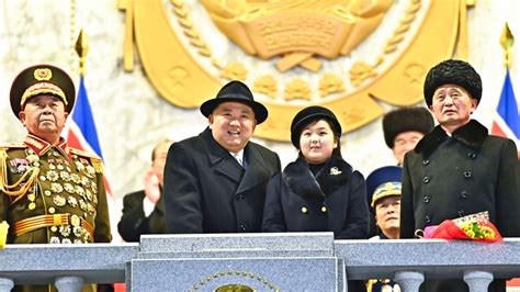 朝鲜建军节大阅兵炫耀核武，金正恩十岁女位居中心引热议 博讯新闻网