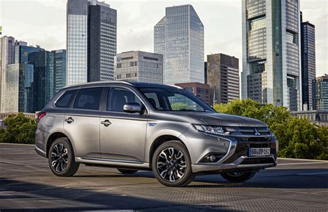 Mitsubishi Outlander Wallpapers 4k Hd Mitsubishi Outlander Backgrounds On Wallpaperbat