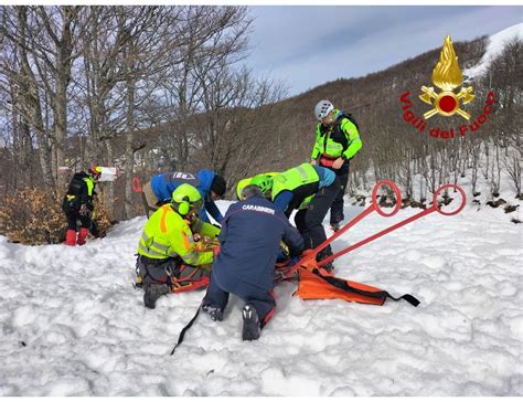 Finisce Contro Un Albero Ferito Uno Sciatore Enne Nel Genovese