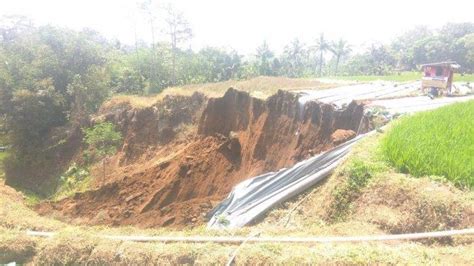 Longsor Di Selatan Garut Rumah Warga Rusak Sejumlah Akses Jalan