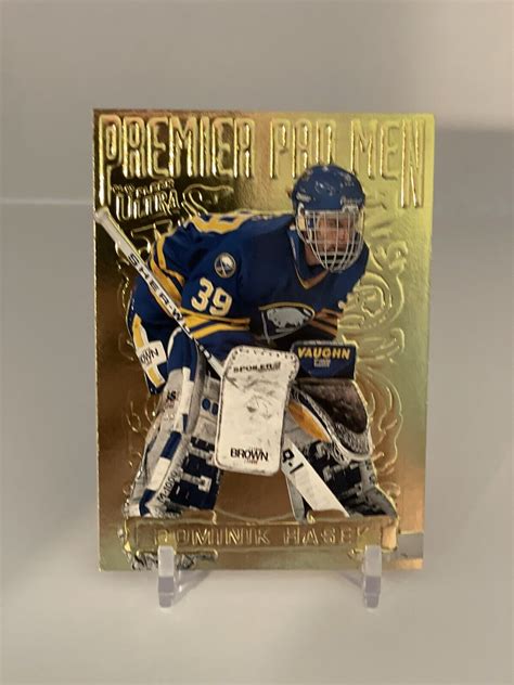 Fleer Ultra Premier Pad Men Dominik Hasek Hockey Insert Card