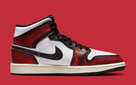 Air Jordan Mid Wear Away Chicago Shelflife