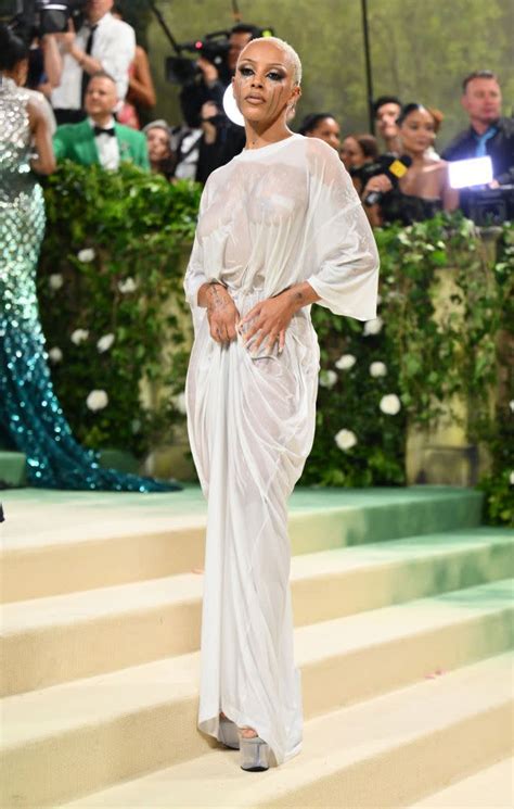 Doja Cat Basically Wore See Through Nude Shapewear To The Met Gala