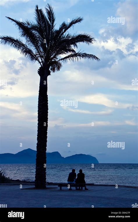 Silhouette Menschen Strand Hi Res Stock Photography And Images Alamy