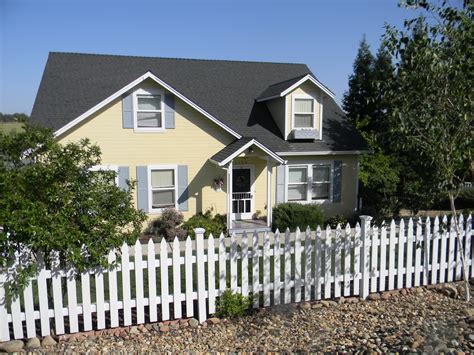 What Color Shutters Go With Yellow House at Arthur Yasmin blog