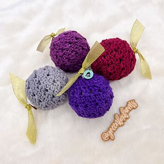 Ravelry Hopscotch Bauble Pattern By Lisa M Fox