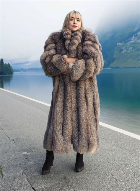 Pin By Wolfinskin On Fur In Fur Coat Fashion Fox Fur Coat Fox Fur