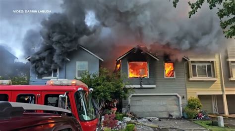 Three Dead After Small Plane Crashes Into Oregon Townhomes Washington