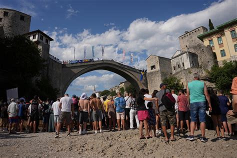 Evald Krnić i Igor Kazić pobjednici su 457 skokova sa Starog mosta