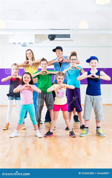 Zumba Dance For Kids : Zumbatomic: A fitness routine that connects kids with ... - Dancing with ...