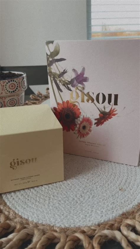 Unboxing the new Gisou Candle