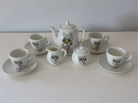 Vintage Toy Tea Set Ceramic Teapot and Tea Cup Set Girl Holding Daisies ...