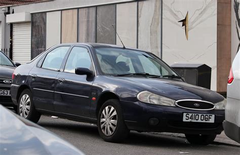 S Ogf Ford Mondeo Ghia V Door Nivek Old Gold Flickr