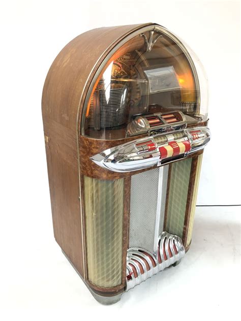 Original 1947 Wurlitzer 1100 Jukebox