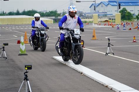 Foto Perbedaan Kompetisi Instruktur Motor Honda Di Jepang Dan Thailand